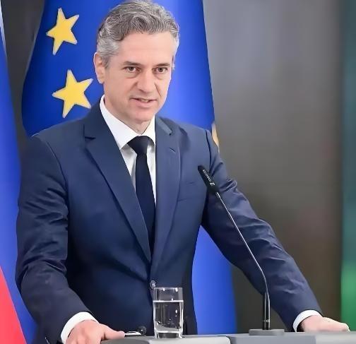 比利时首相说：“人人都想加入欧盟，没人想加入中国。美国的任何邻国都不会说想加入美