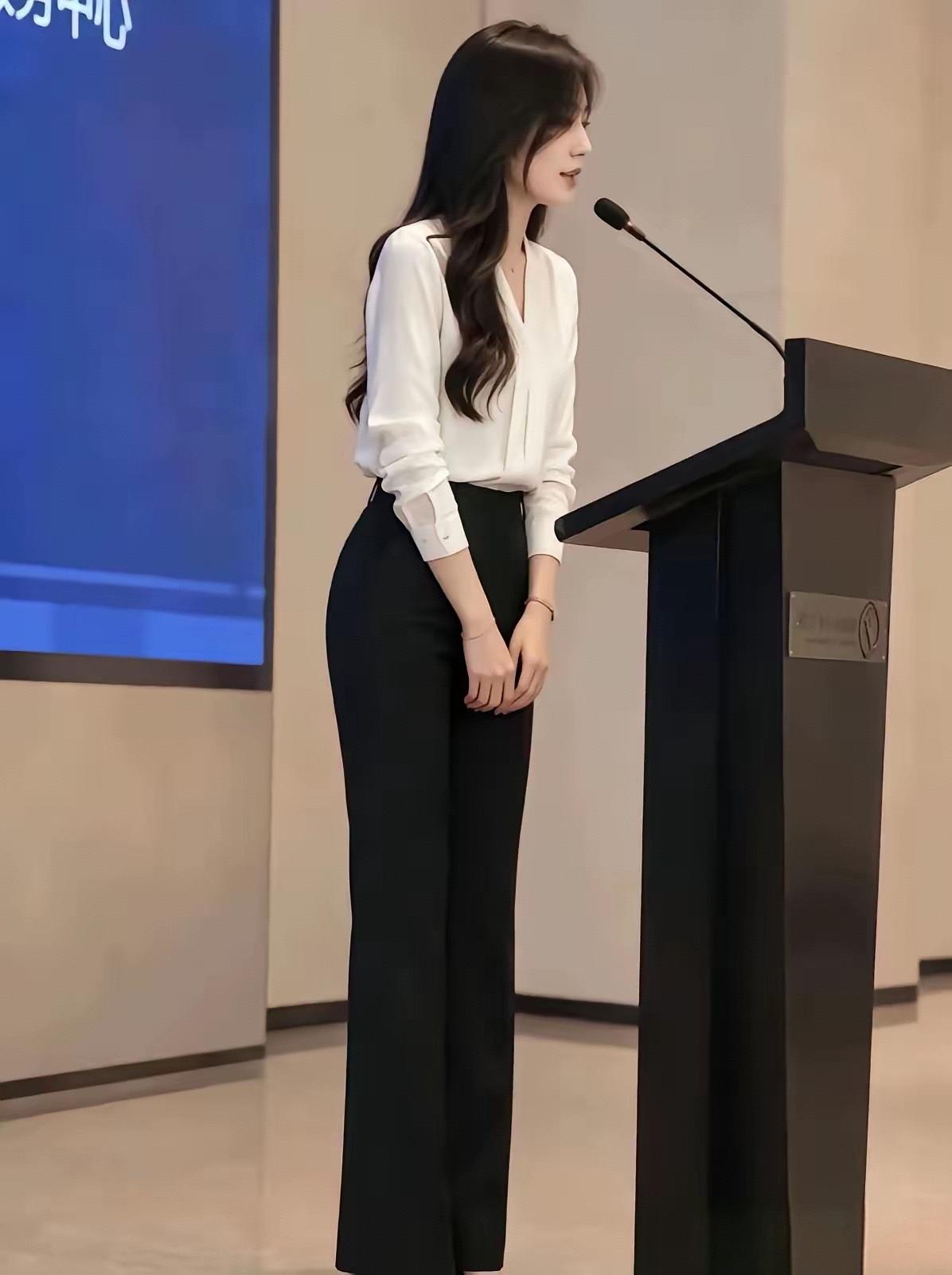 这样的老师上课，哪个学生会逃课会睡觉？美女老师上课比最好的教学方法都有用。