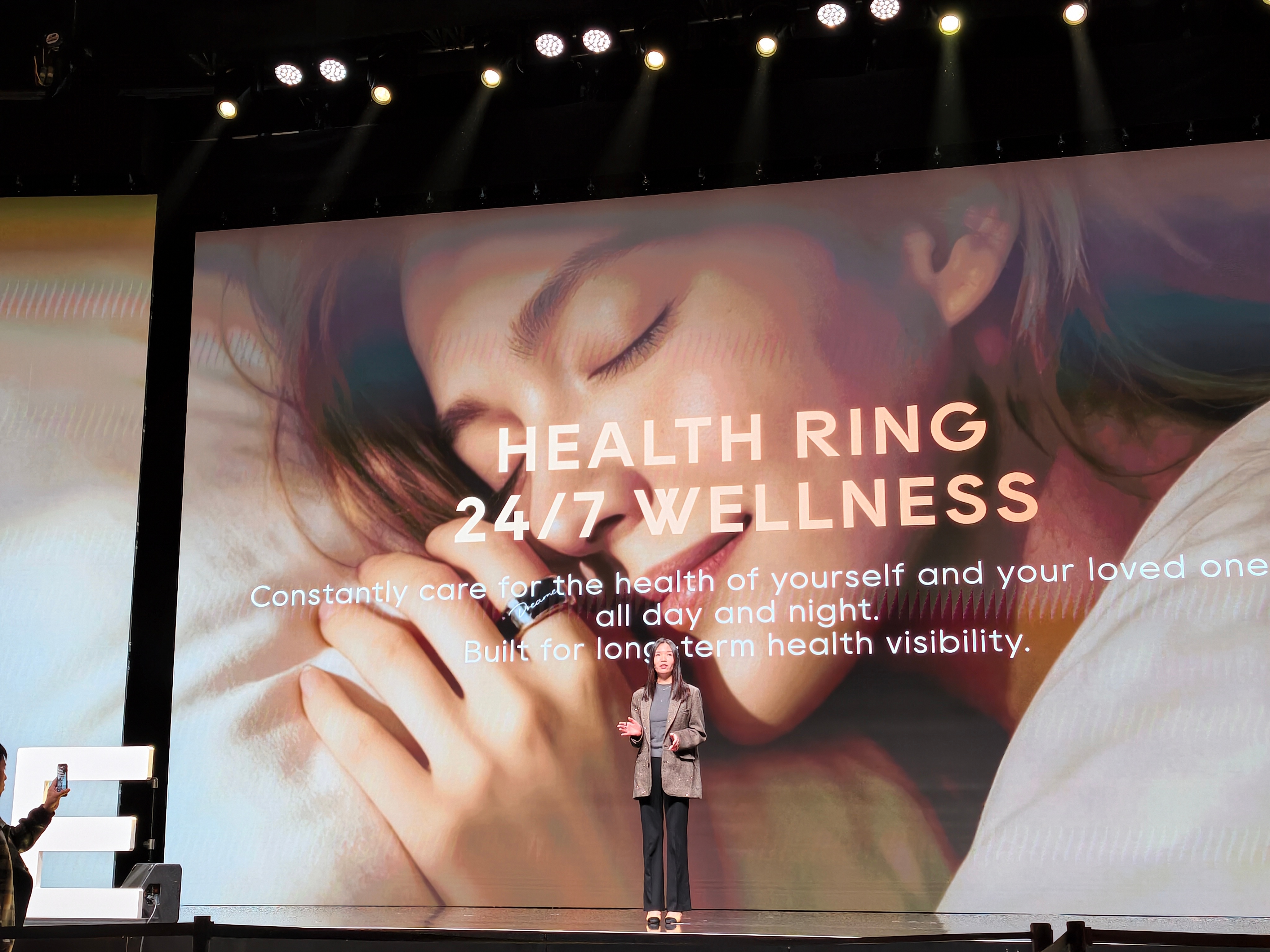 #追觅硅谷发布会# 追觅硅谷发布会，追觅戒指详细参数公布： 1，里面有一个⾃研超