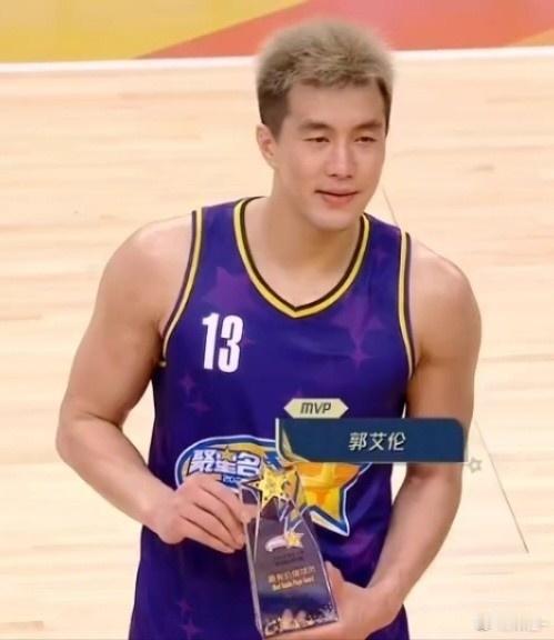 娱乐篮球🏀的巅峰之作，郭艾伦喜获MVP！这是退役后的工作吗？
刚刚结束的一场综