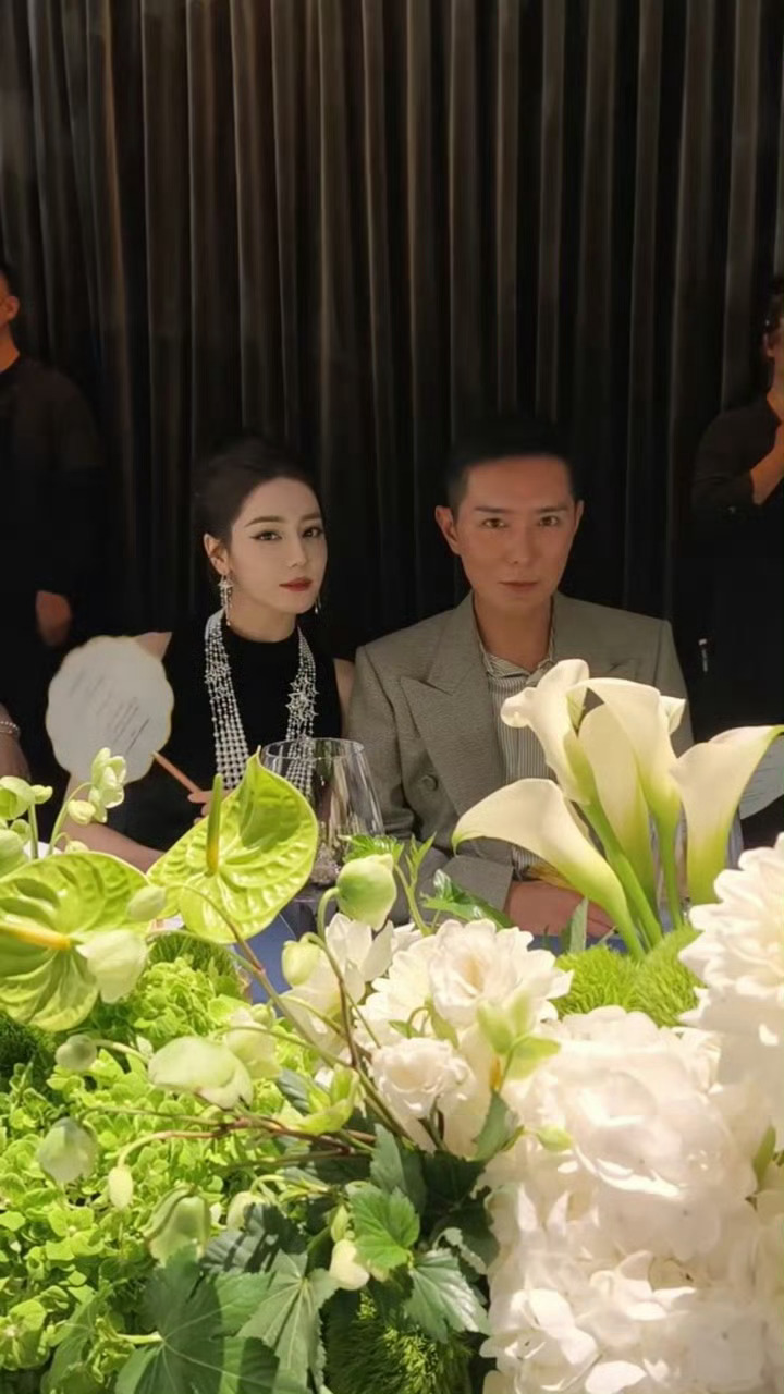 宋威龙 热巴姐你好像提前放扇子了宋威龙拍摄结束后对成片应该是相当满意吧，对着镜头