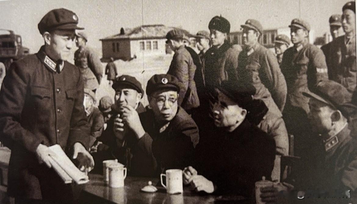 1960年10月30日，时任国防部长从北京来到20训练基地，观看了我国发射苏制P