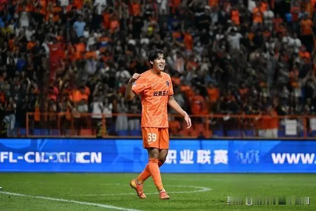 原来布尼亚明选择39号，还真是别有深意——这不仅仅是数字，更是一份对榜样的追随。