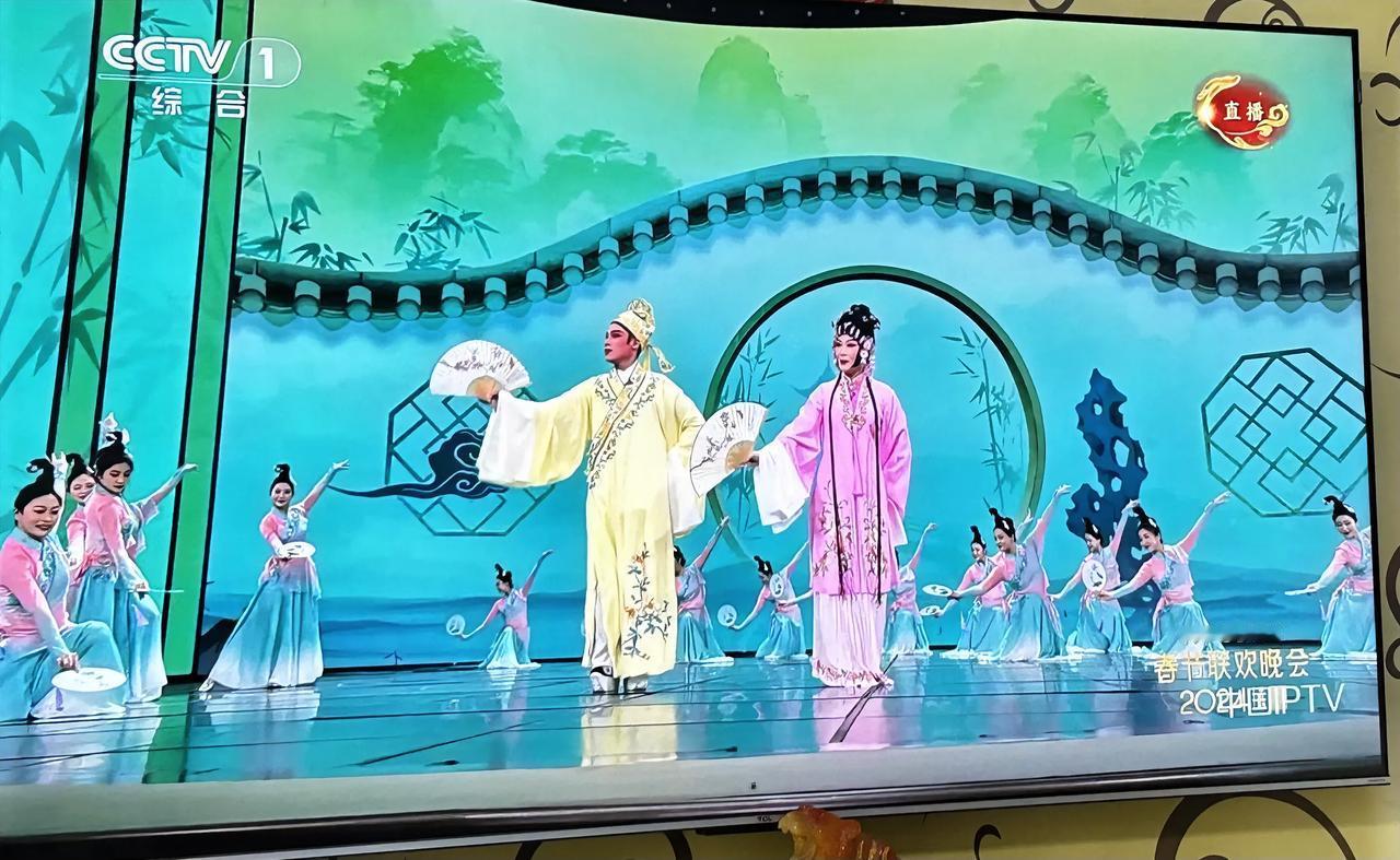 今年的春晚看得昏昏欲睡！
除了广告还是广告！