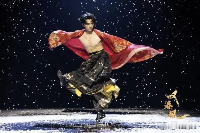公狗男团表演
我未曾看过
可这公狗剧场
却火出了圈
去年演出五百场
票房达一个亿