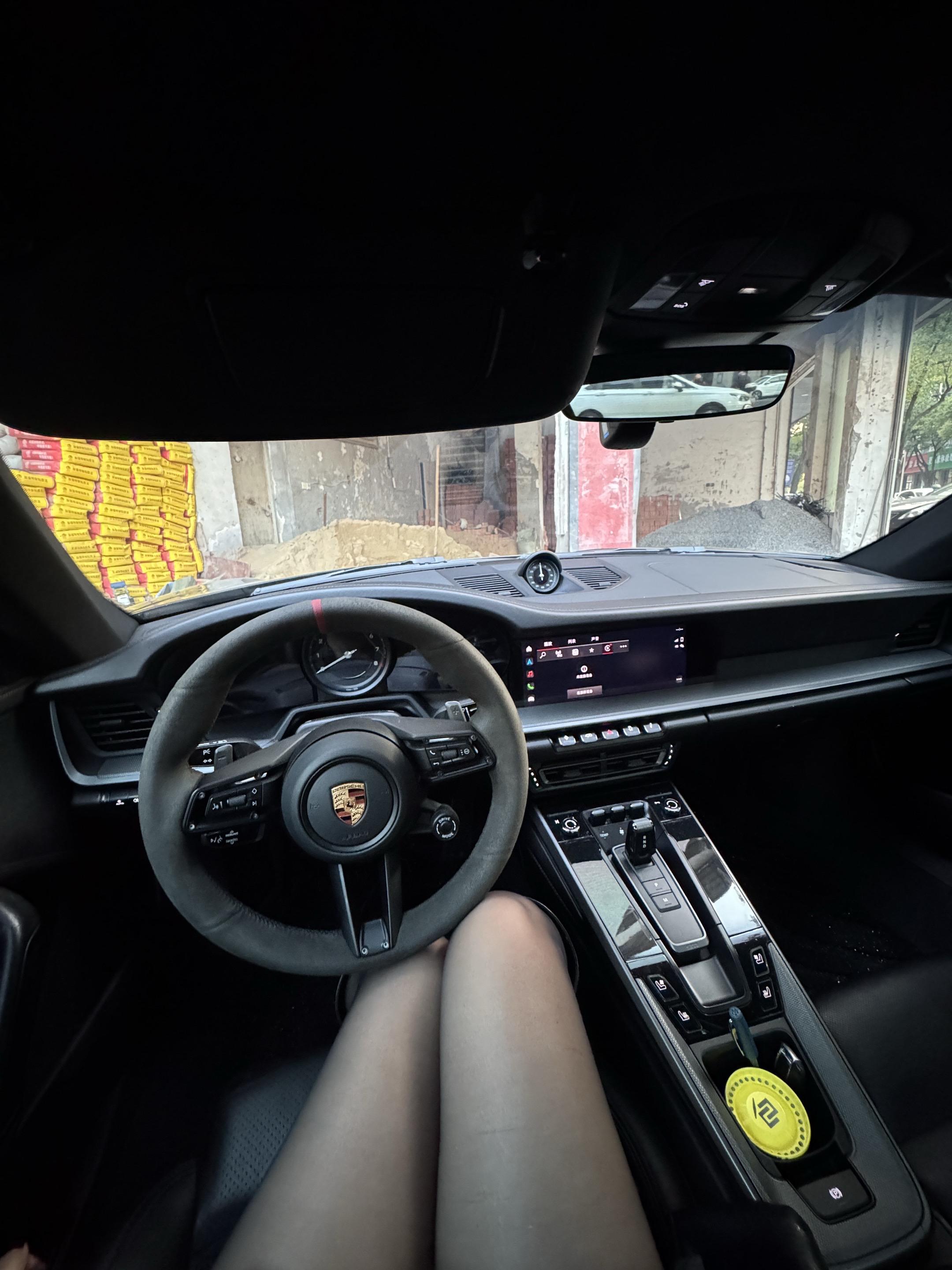 不吃他人饭，何惧他人言！能困住我的只有贫穷