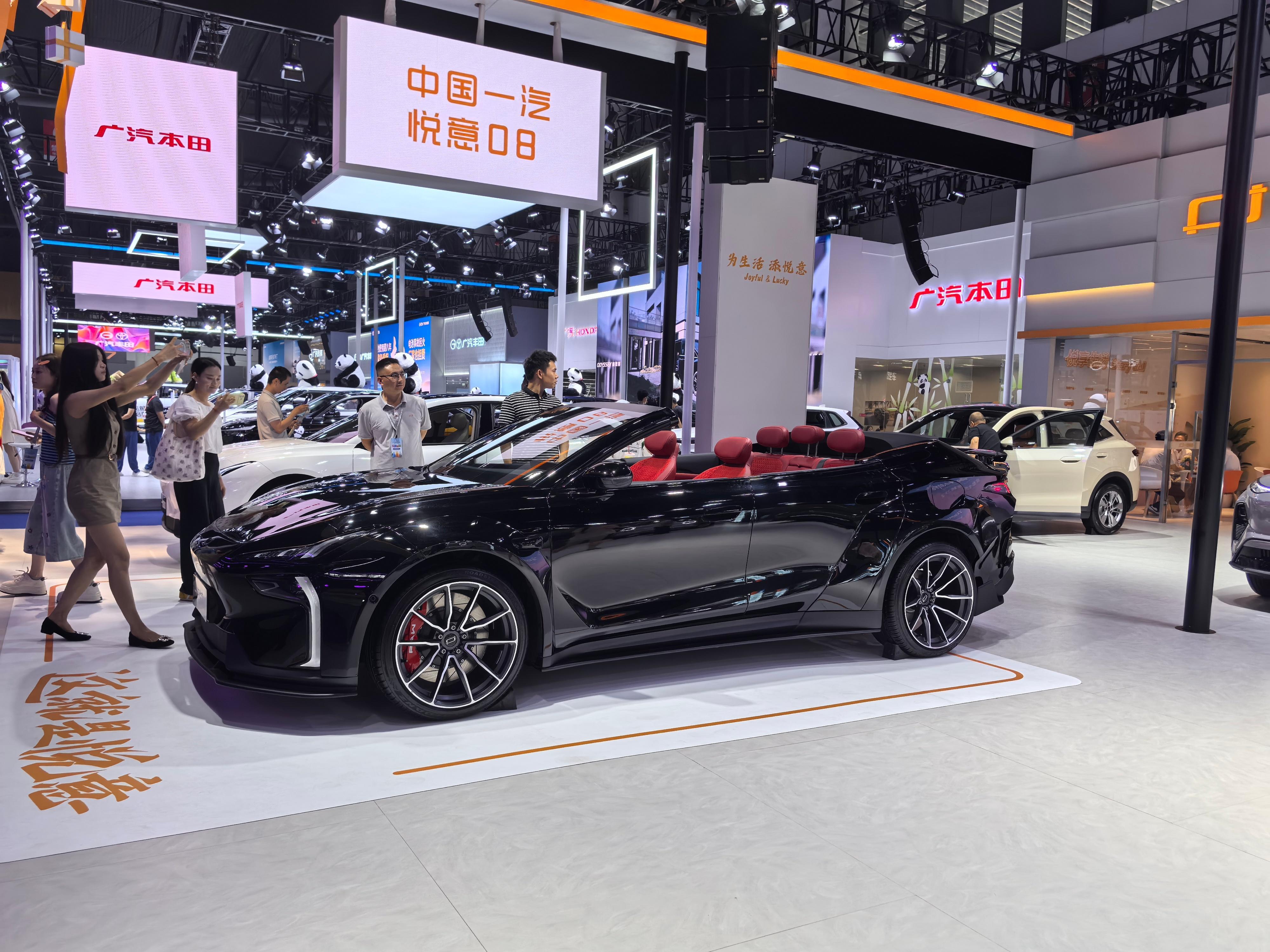 2026成都车展 这敞篷车看着咋样？
