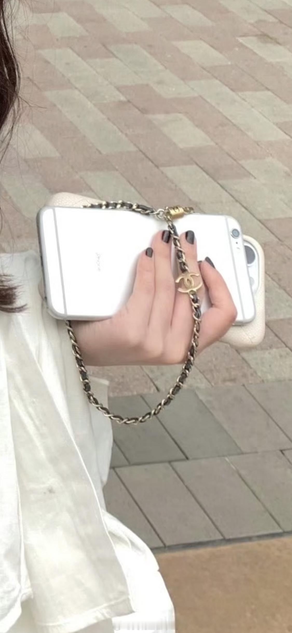 还是以前的home键iPhone有意思！ 