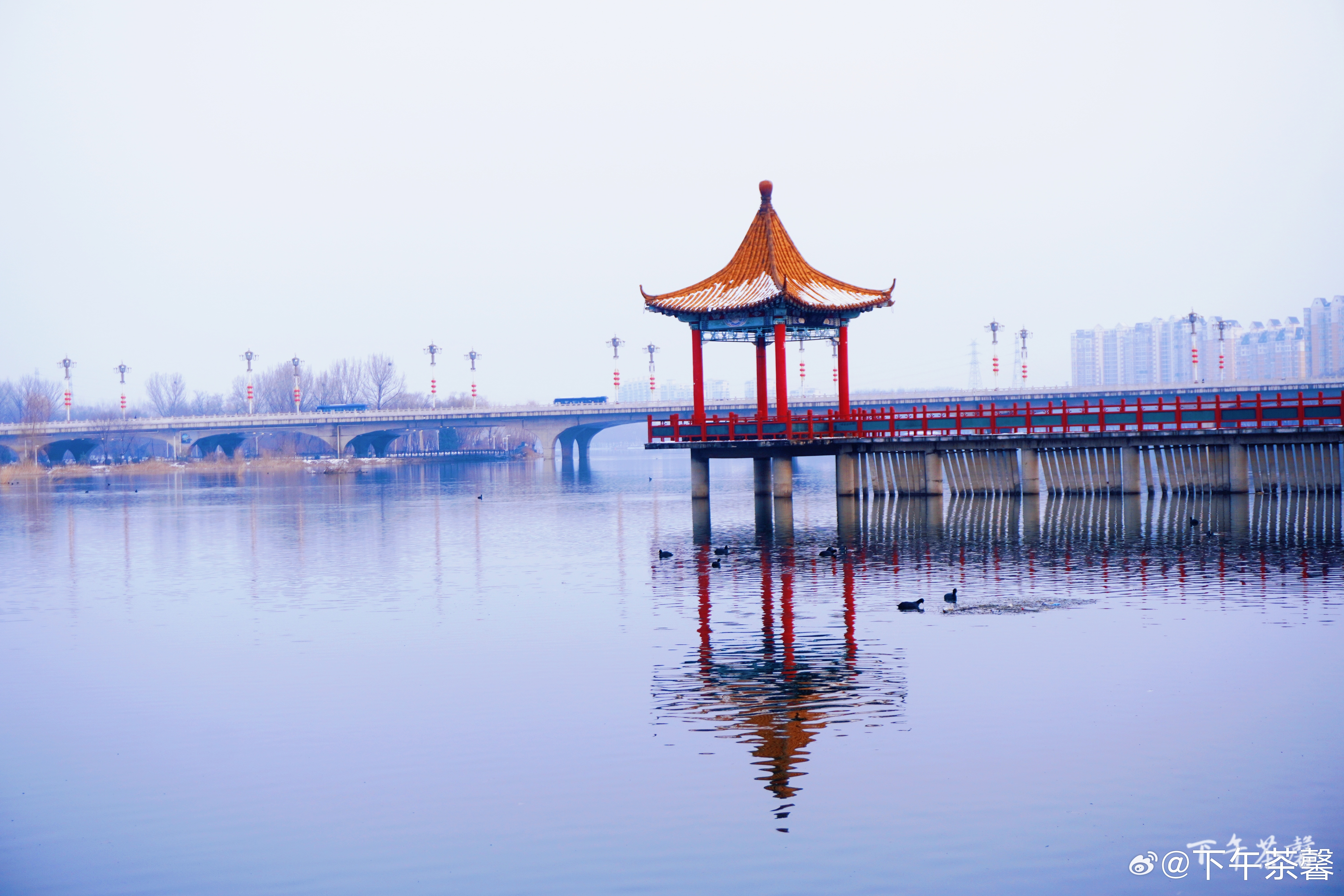 【顺义俸伯桥】俸伯桥横跨潮白河，西侧与顺义区府前街相连，东侧与顺平辅线相接。桥边