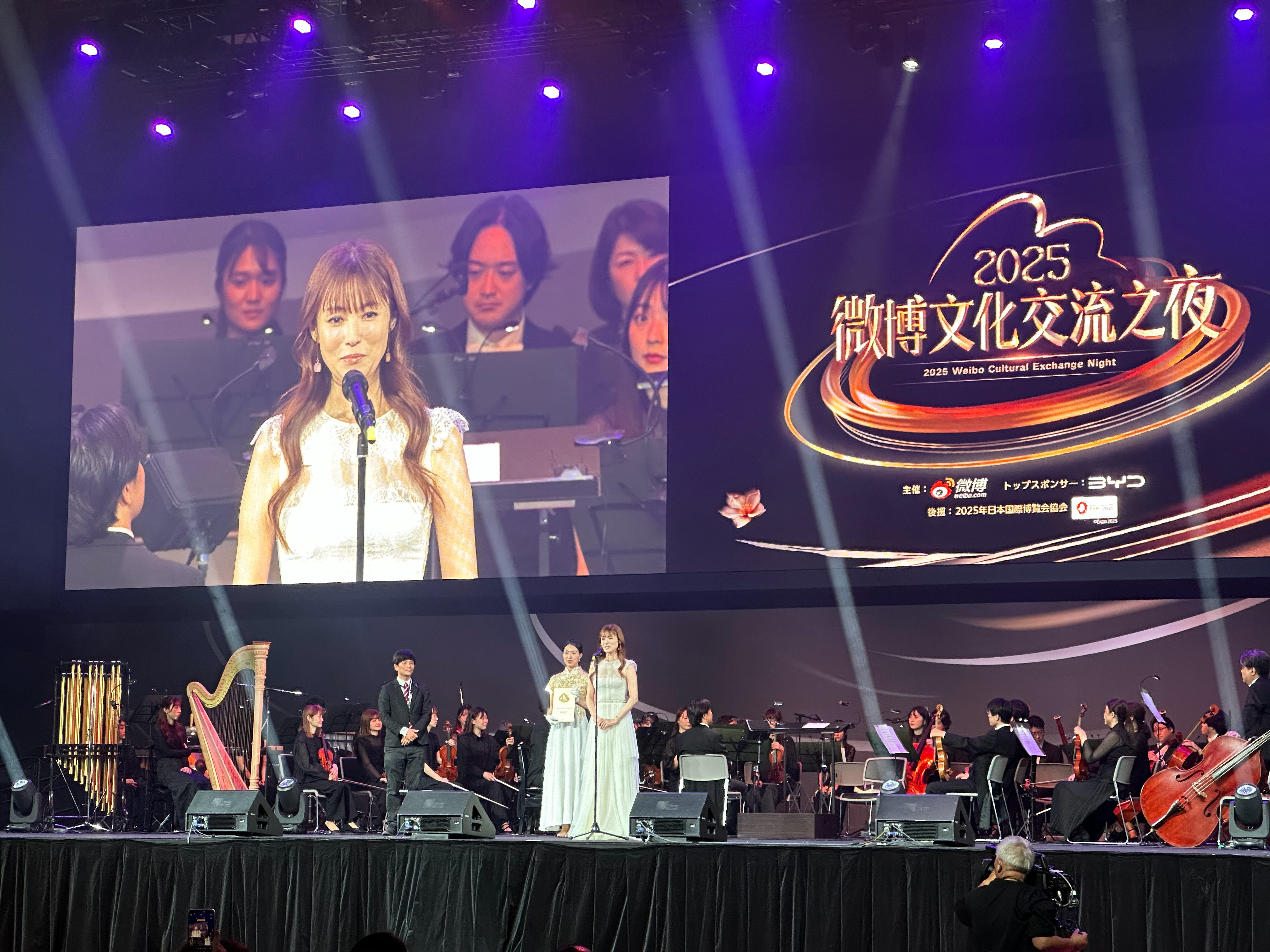 见到了深田恭子、滨崎步、还有《情书》导演：岩井俊二。感觉梦回平成了[爱你] 带着