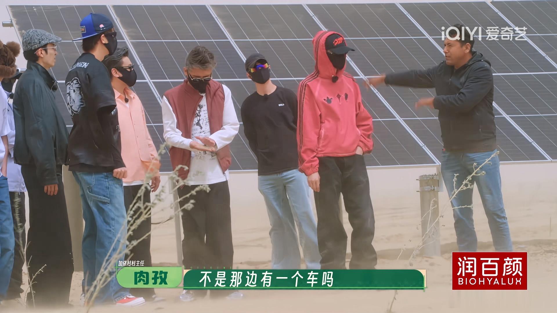种地吧十个勤天面对风沙全副武装，村主任一点保护措施都没有，不仅耽误干活还要为他们