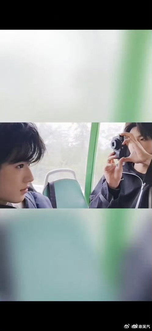 刘耀文帮宋亚轩拍照 刘耀文拍宋亚轩 刘耀文拍宋亚轩，可以可以 