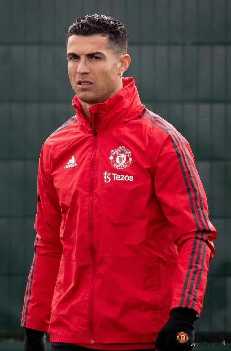 纽约整形主任直言：C罗或斥资25万做过整牙、隆鼻、植发等项目！爱美从无高低，明星