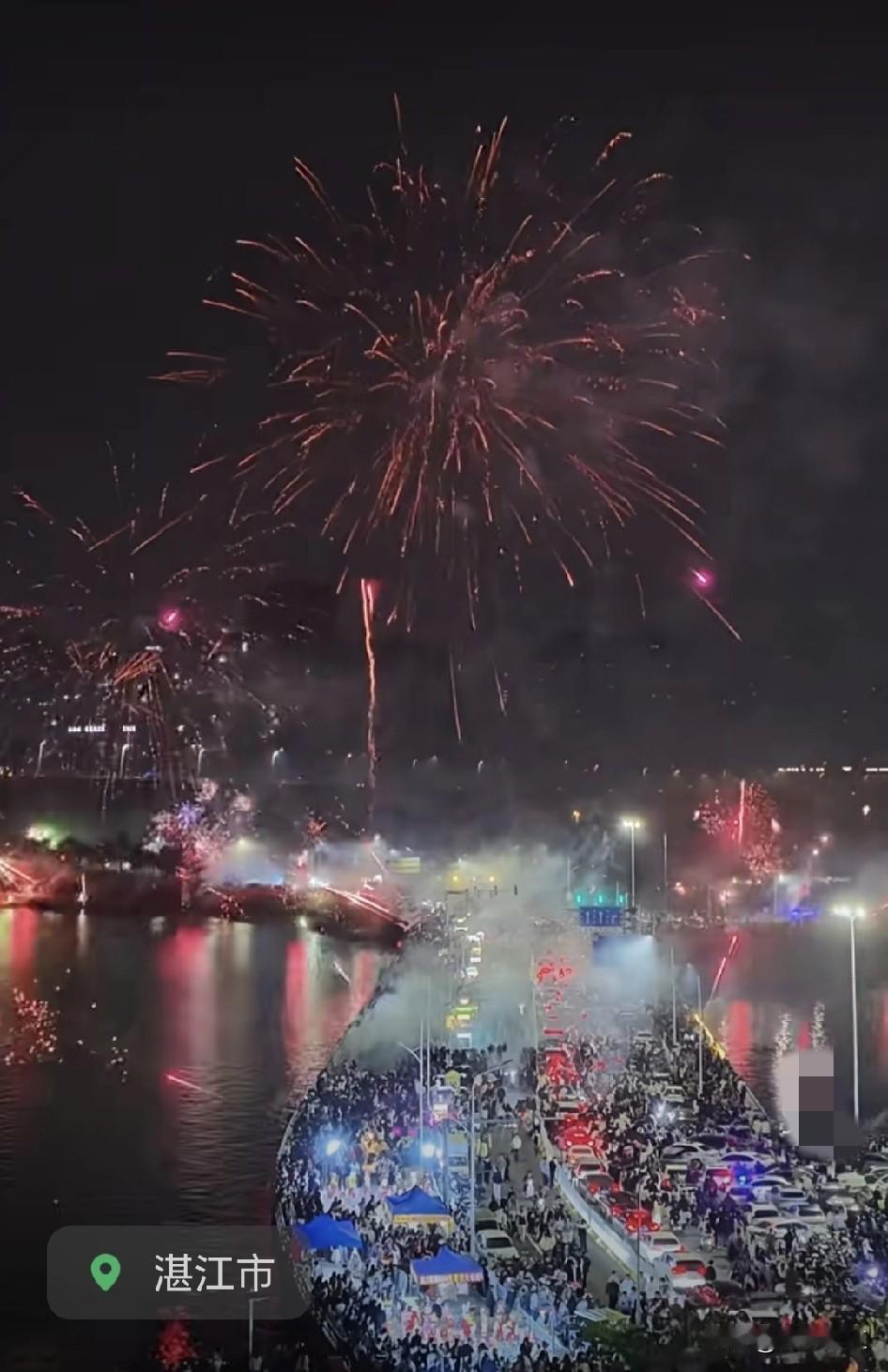 刚刚过去的2025年，其实是湛江不平凡的一年。
2025年初，DeepSeek横