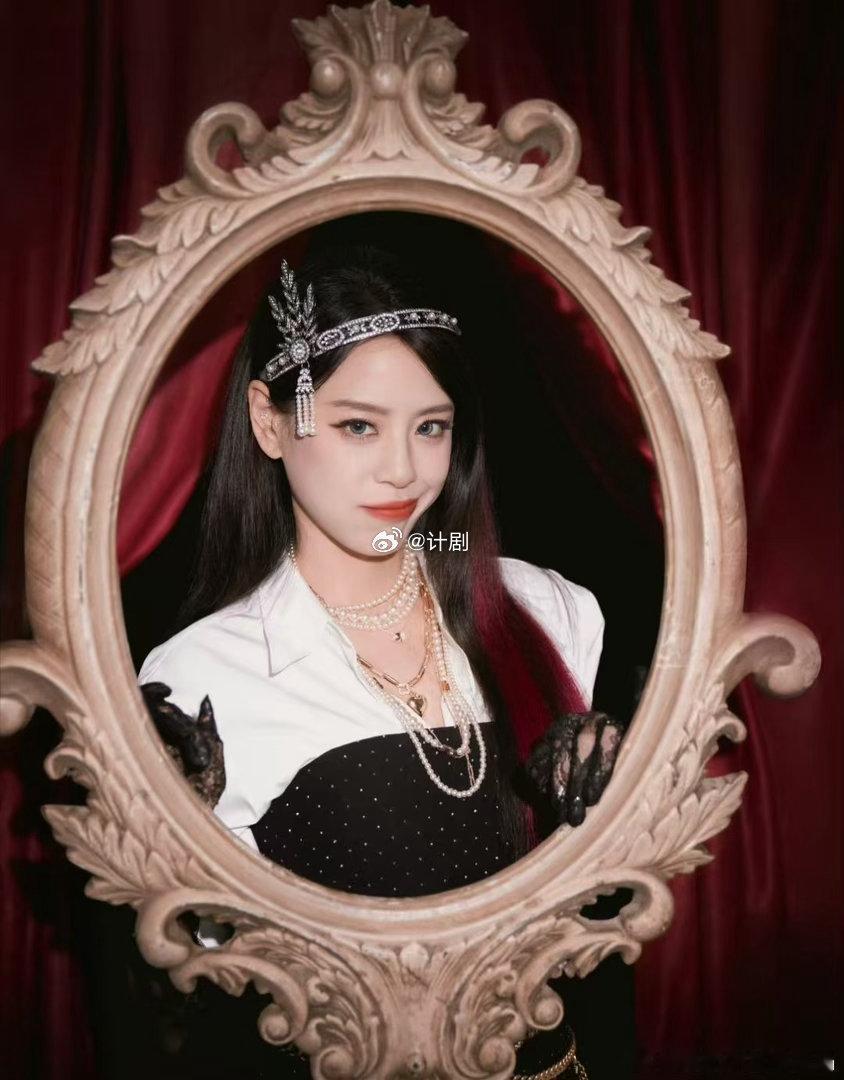 谢娜说江语晨是进步女一单这一首曲目就尽显江语晨惊人成长，唱跳流畅丝滑，镜头表情恰
