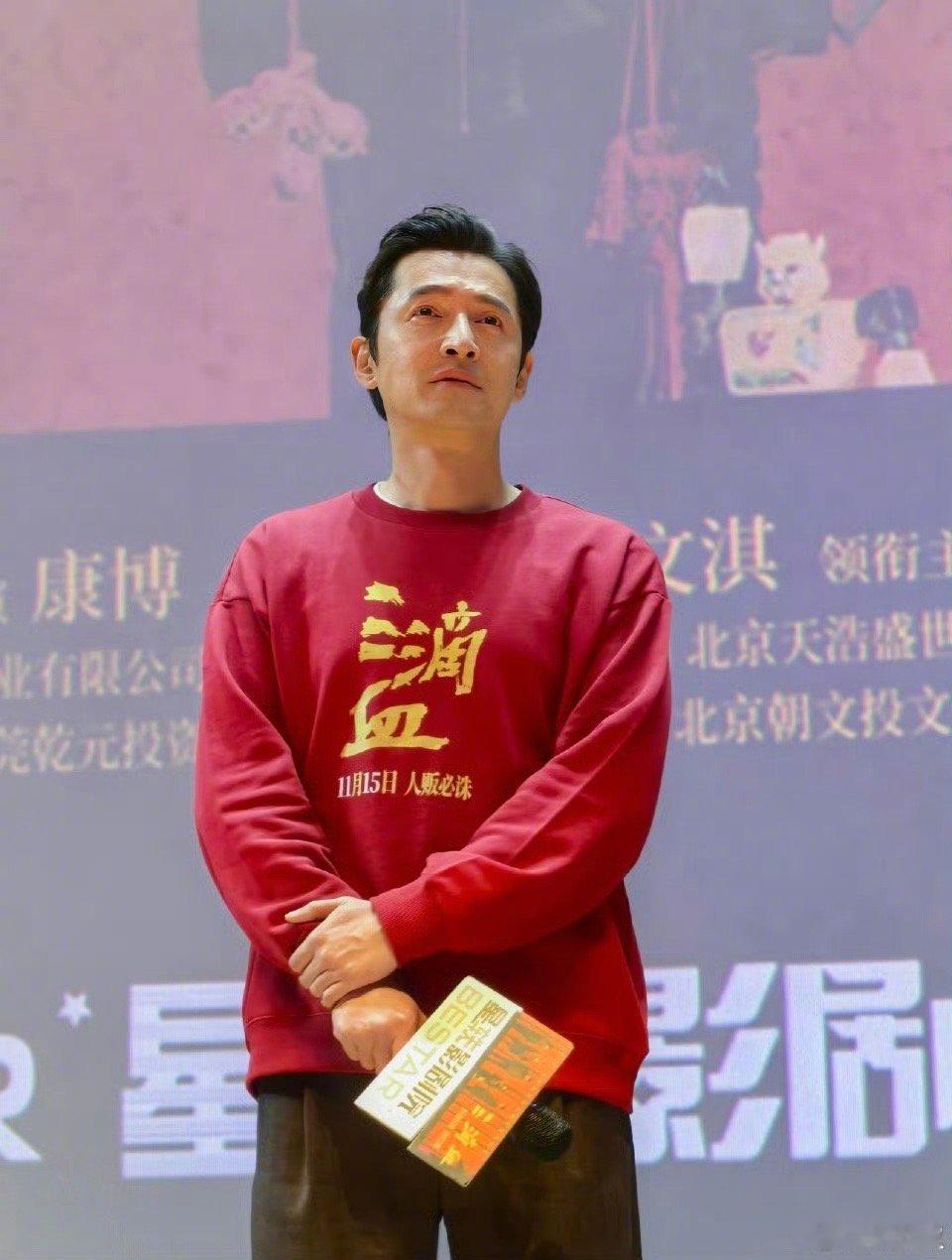 看到胡歌杭州路演生图我服了！怼脸直拍，皮肤细腻无皱纹，脸部轮廓硬朗帅气，生图都这