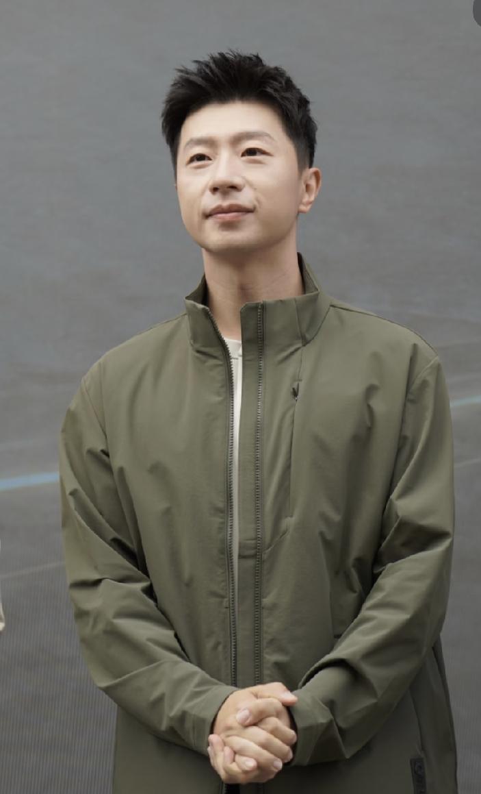 马龙竟没有输！清爽少年感秒杀叔圈男神！
    马龙38岁了依旧清爽干净少年感满