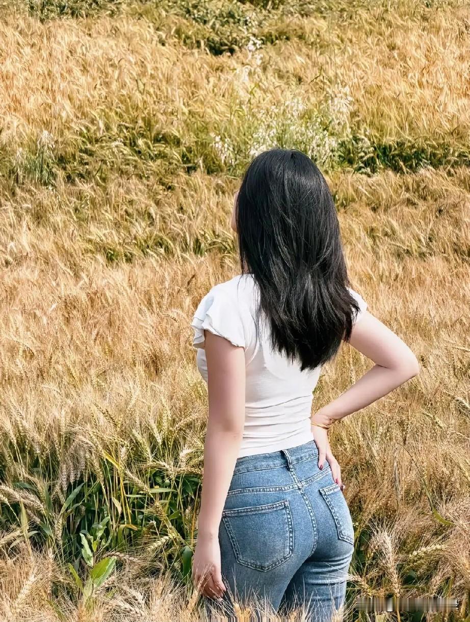 眼底存星光，心底藏温柔。以光亮赴生活，以热爱渡寻常。眼里有光，所以看得见烟火细碎