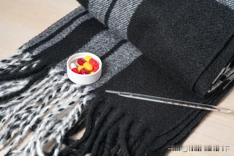 这次感冒，一下子瘦了四斤。太严重了，有些许担心身体健康了。
这次感冒又加上出差一