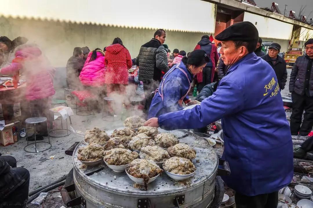 城里人嫌农村大席不卫生，为何没人吃坏肚子？难道饭店只是表面光鲜吗？

第一，农村