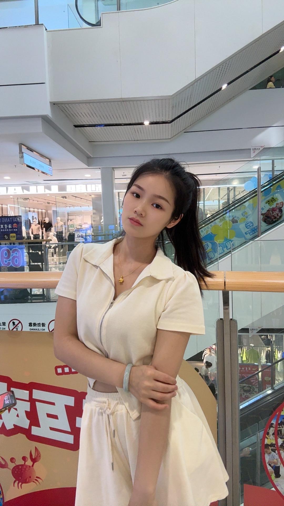 开心就笑，不开心就过会再笑