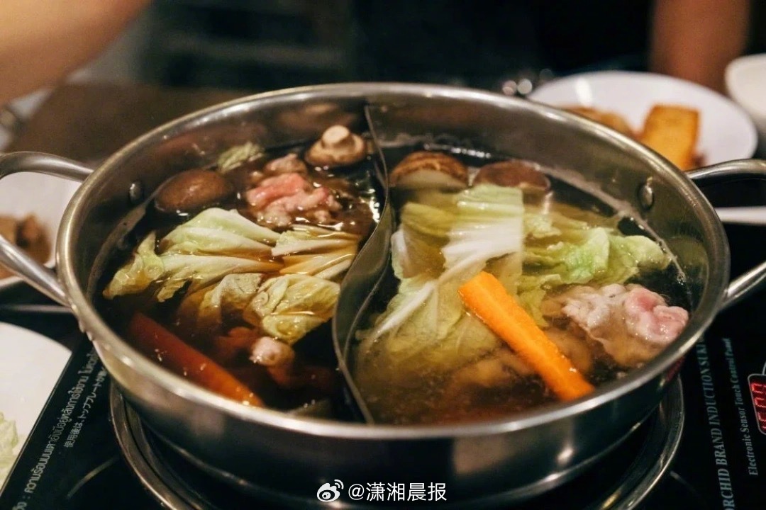 【#日本营养师涮涮锅减肥法3月瘦20斤#】许多人减肥靠“少吃多动”，却难坚持且成