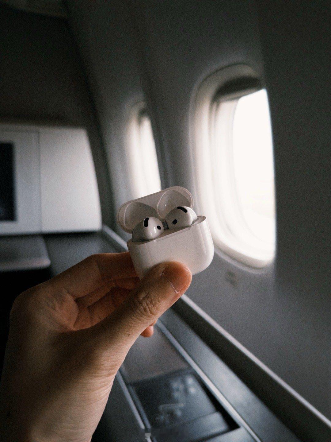 机上降噪耳机，目前觉得 AirPods 4 降噪版完美应对～[兔子][兔子]我个