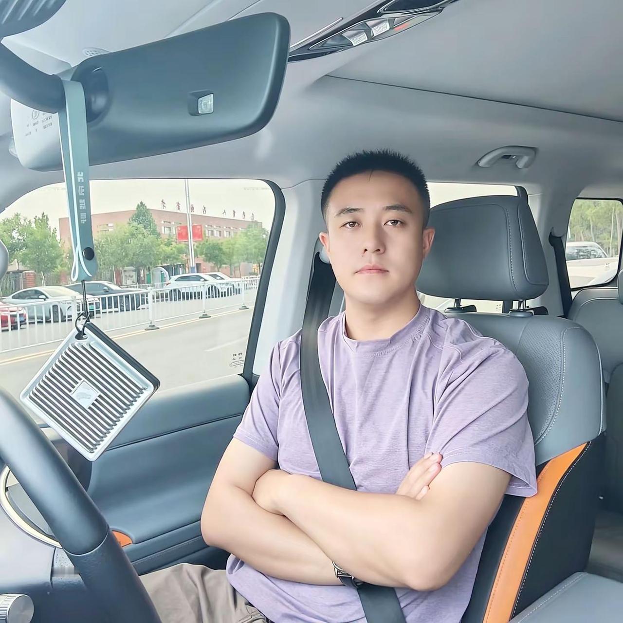 世界上很多东西可以靠努力去争取，唯独拥有一位有情有义的爱人需要一些运气