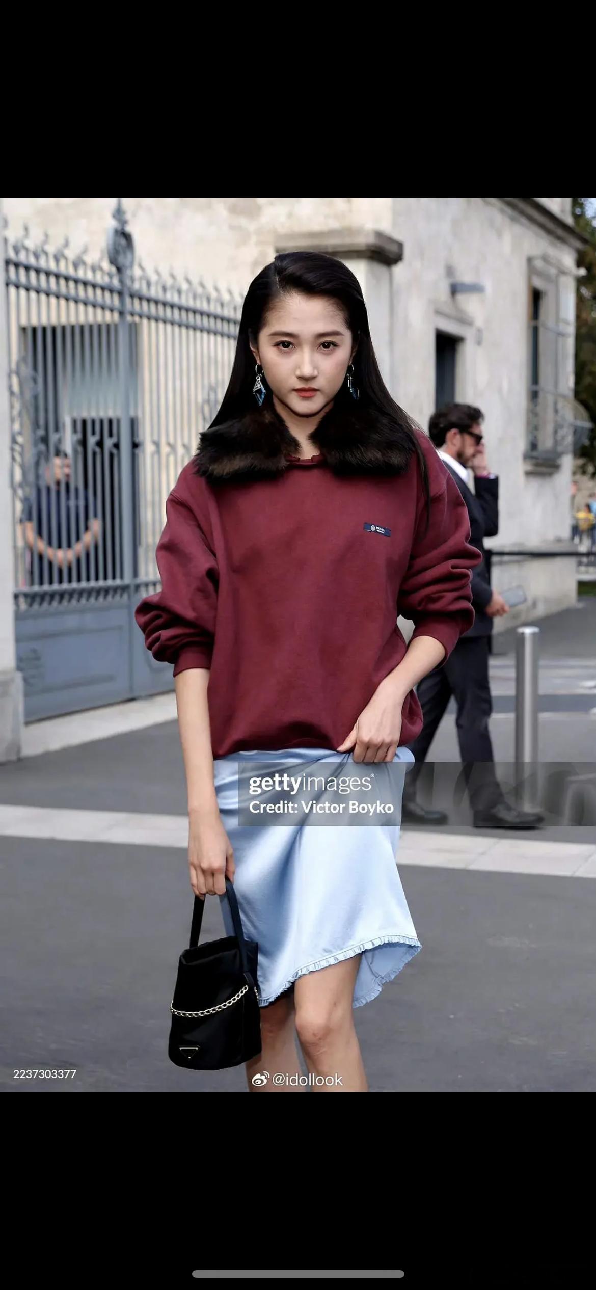 关晓彤明明很年轻，但偏偏有一股姨味（挡住下巴，观感会好超级多） ​​​