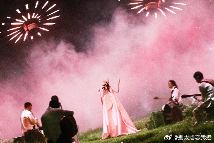 单依纯南京演唱会秒罄歌迷的热情直接拉满，单依纯南京演唱会票秒没，期待她在南京舞台