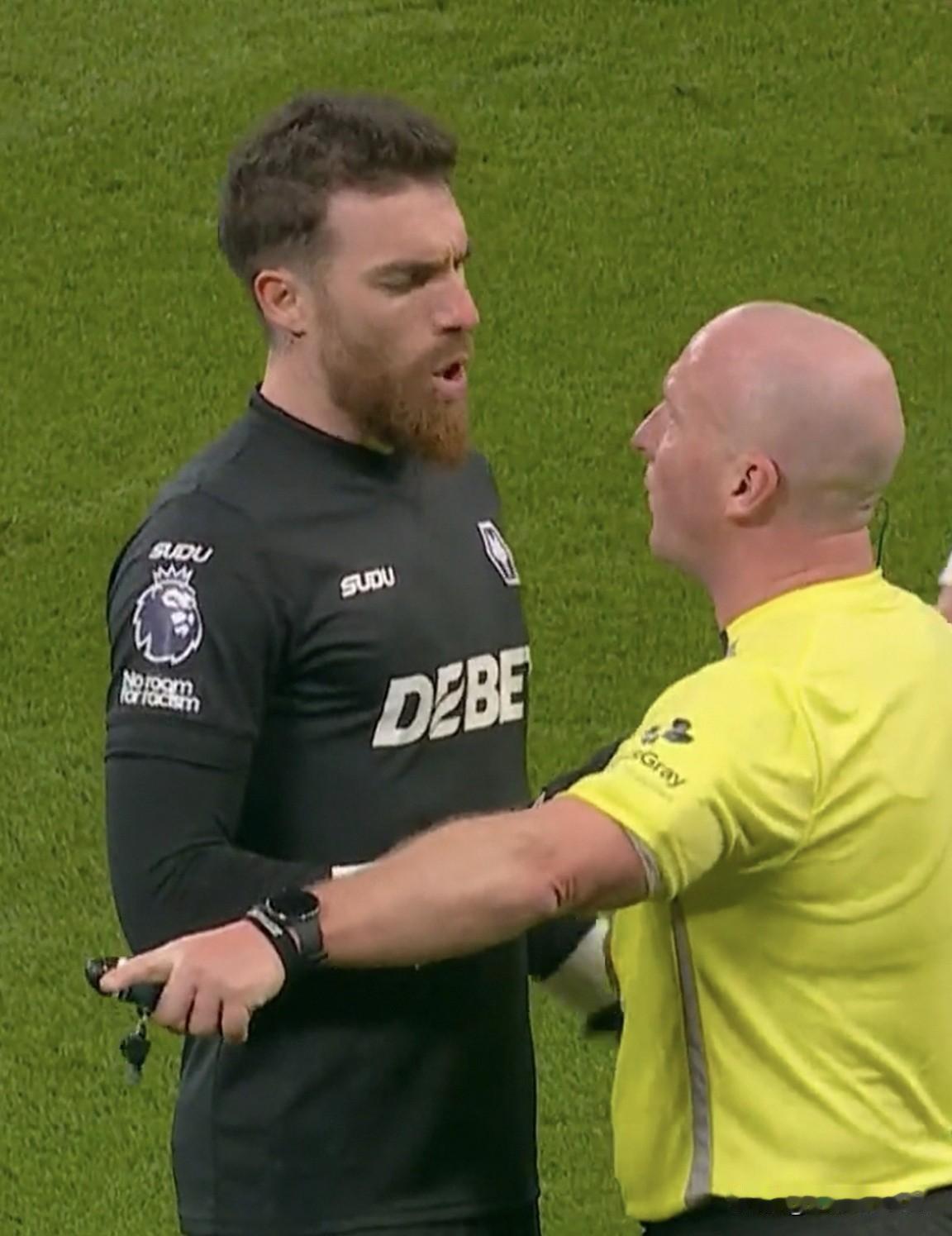 曼联真的很糟糕！
最近4轮英超比赛只赢了1场。
尤其是昨晚进行的第十九轮比赛，