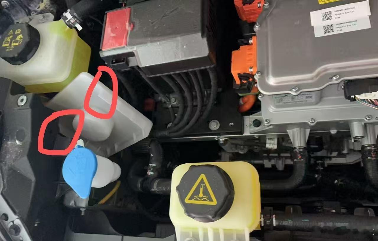 打破我认知了 欧拉好猫机舱里防尘盖破了 去售后你们猜报价多少 大胆的猜吧 就这个