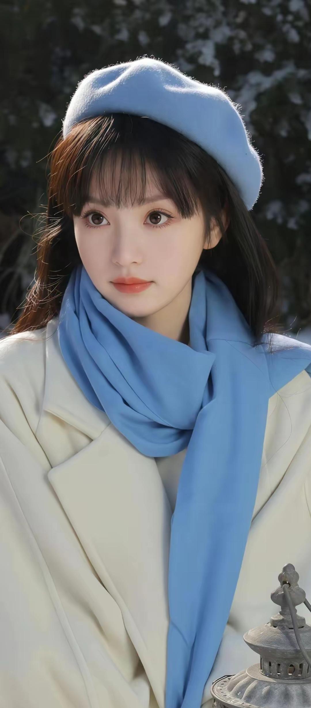 温柔少女，尽显冬日浪漫。