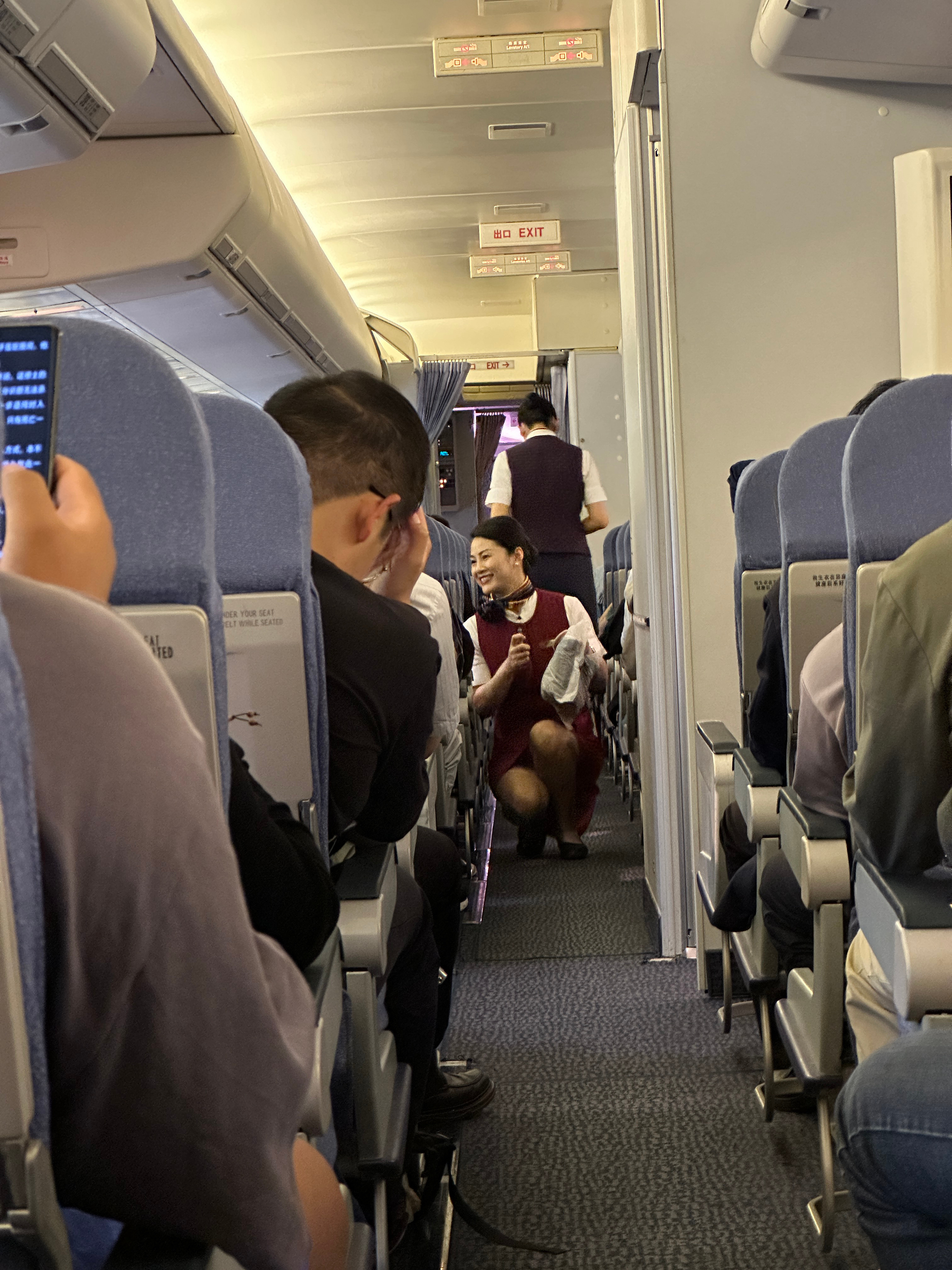 国航的空姐姐们可以摘口罩啦？[憧憬] ​​​