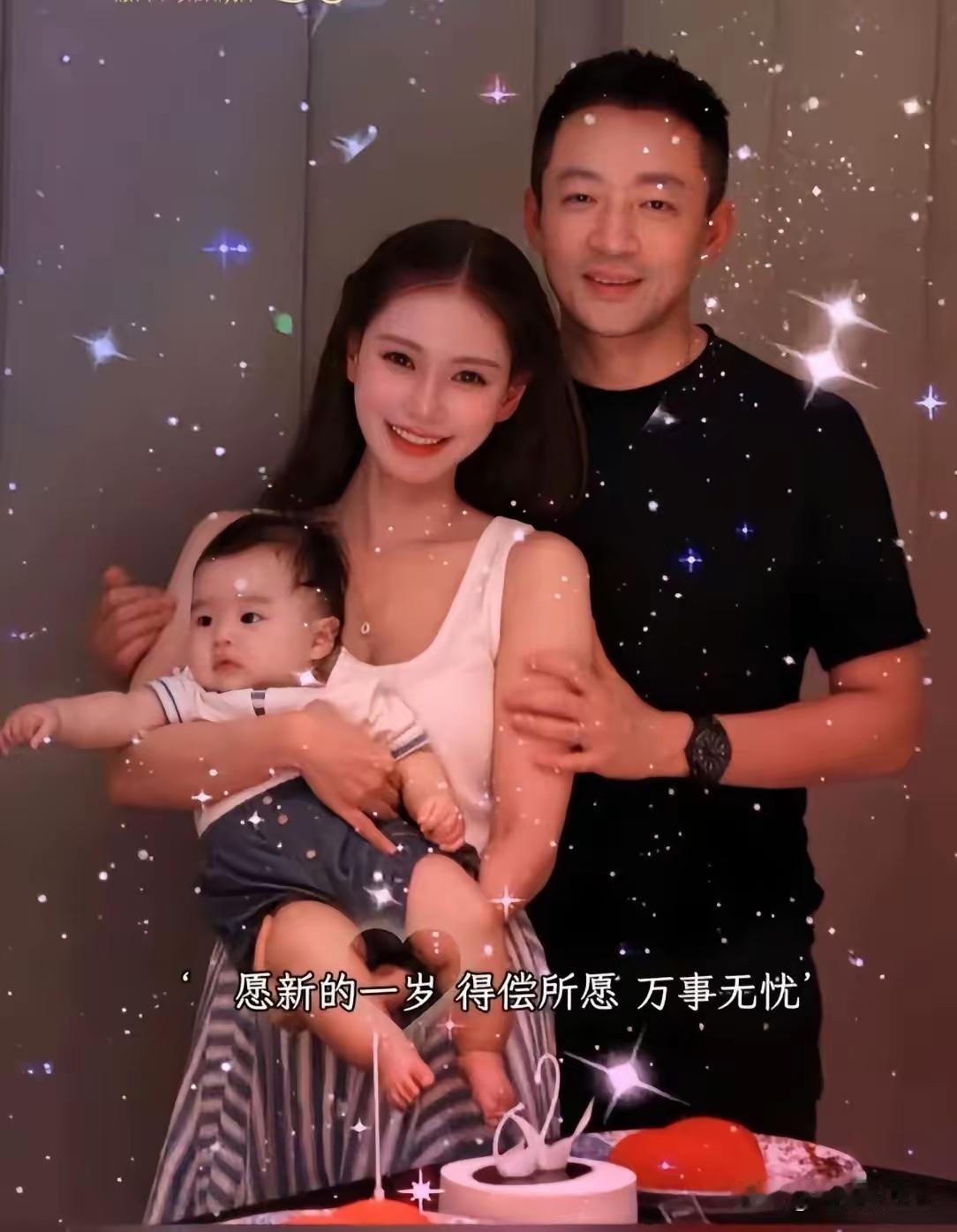 时间过得真快，小梅的儿子都长这样大了，可爱，一家人真幸福，每天都有美美的照片分享