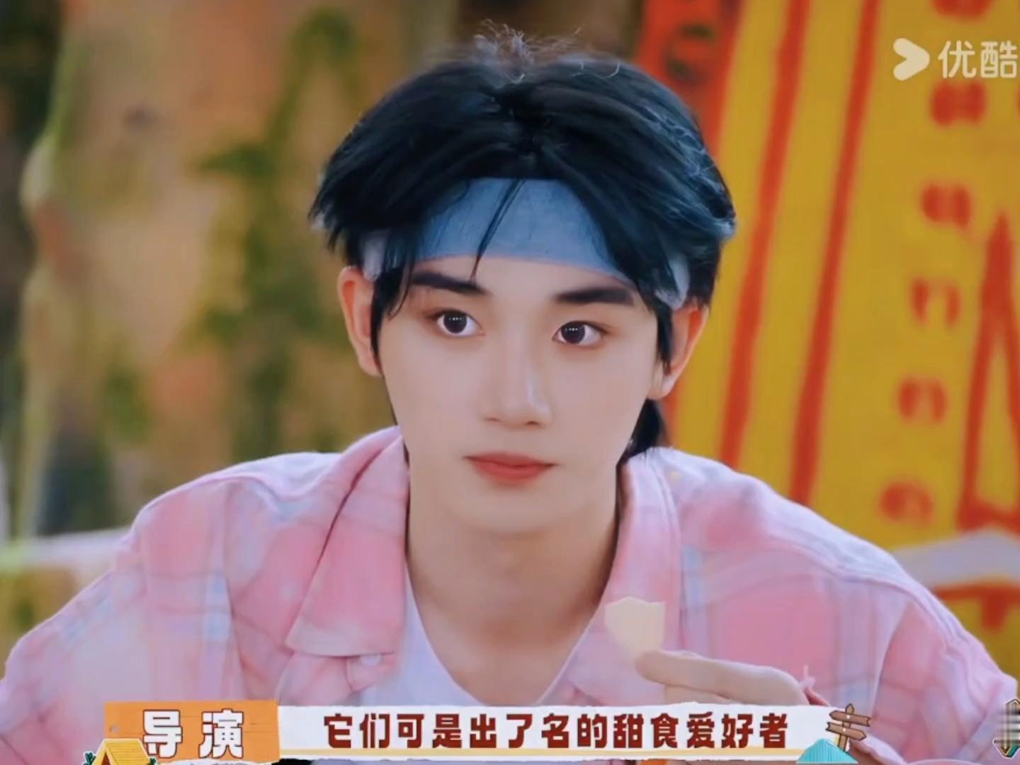 导演的词和这张美脸儿特别搭