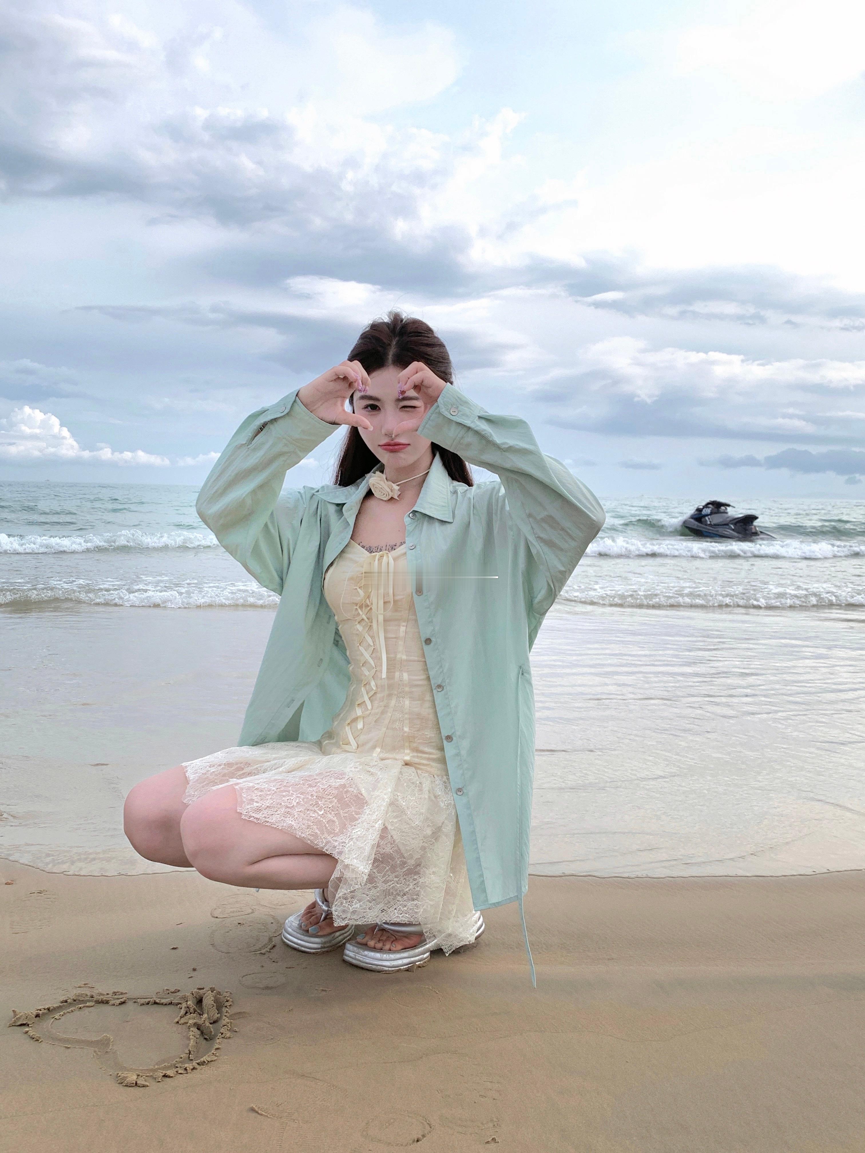 我可泰钟意大衬衫基因里的松弛感啦  添了新色！稀罕哪个shai[哆啦A梦花心] 