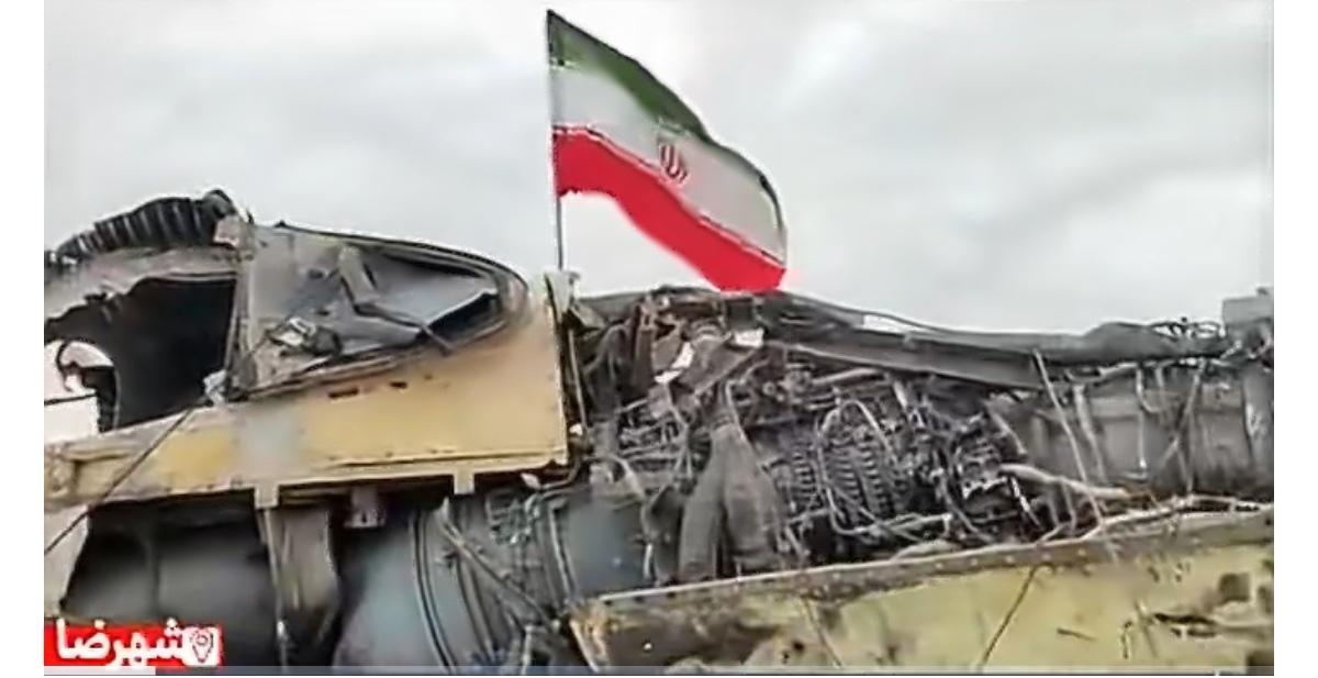 伊朗展出被摧毁的美制装备。
此次专题展览在沙赫雷扎尔市举行。

伊朗巴斯基民兵在