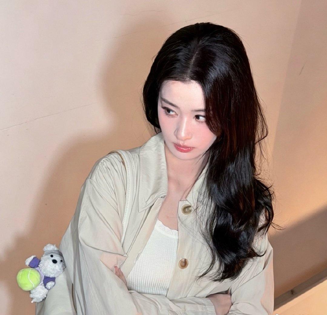 一些个人觉得很适合当头像的照片
姐姐美貌鲨我˶>ᗜ<˶ ​​​