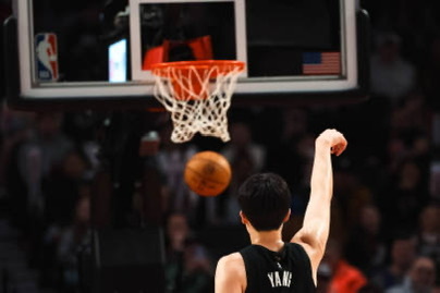 杨瀚森连续4罚不中，没见过…垃圾时间就得像这几个回合一样，你就去低位要就完事了，