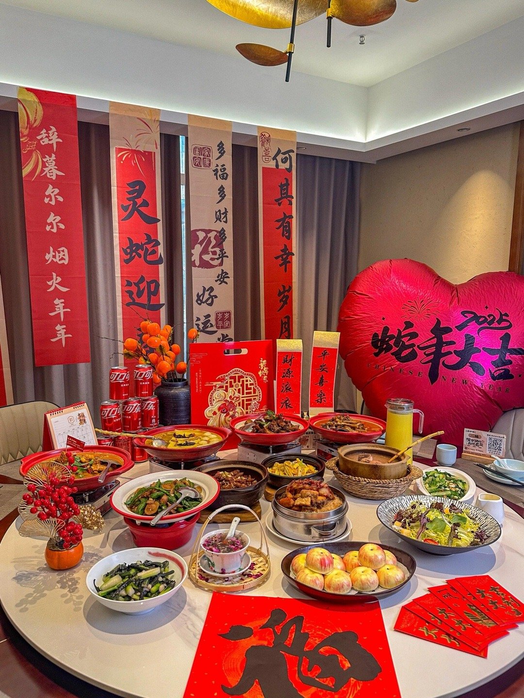 辞暮尔尔，烟火年年，福至新年，喜乐无边，巳巳如意，福多顺意新年快乐[2025]​