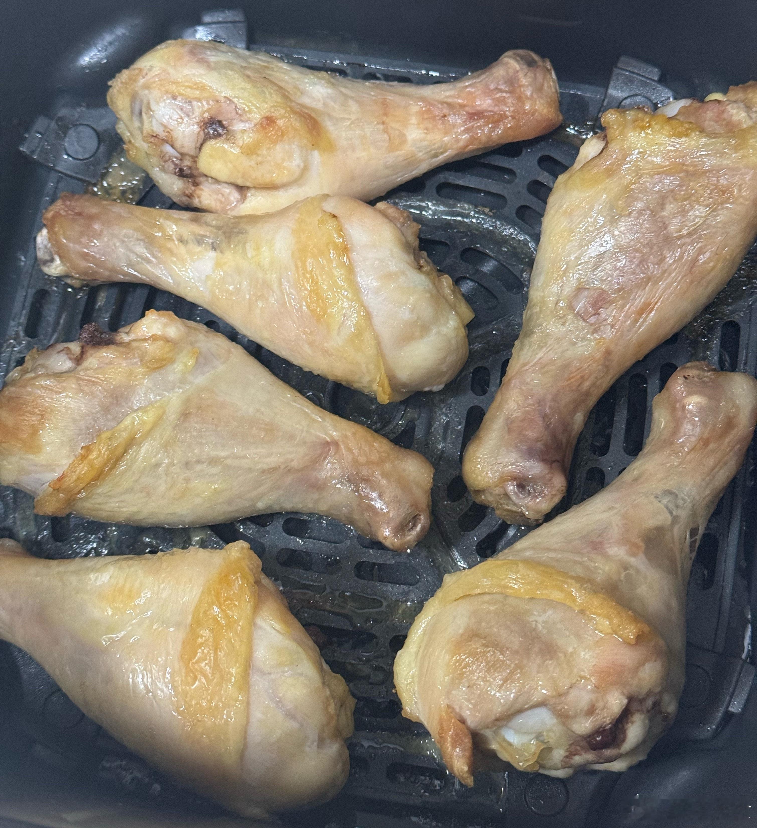盐水烤鸡腿做了，真的还不错，鸡皮脆香肉嫩有汁水，只有很简单的盐味，但是不腥，有空