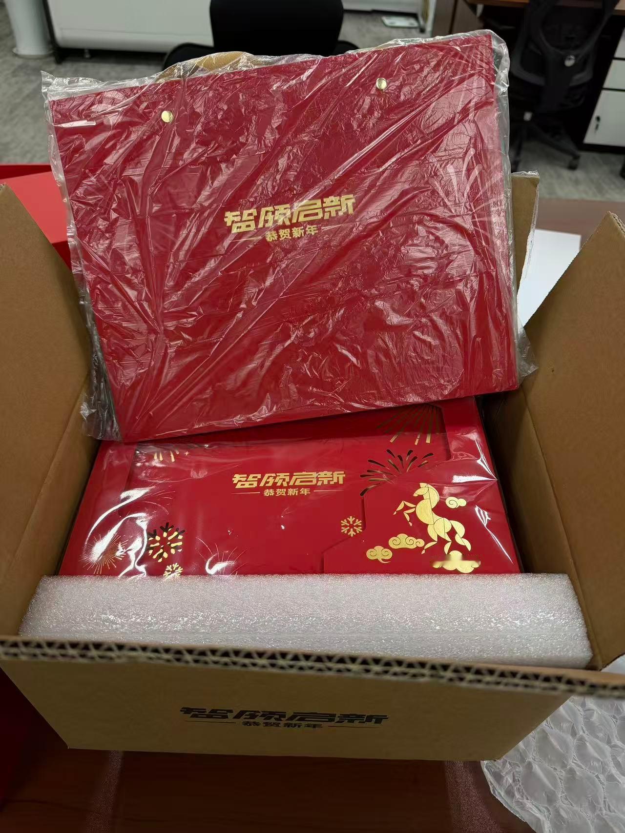 今天加班，忙着忙着，阿里云又送来了礼物。其实我们虽然不是什么名厂，但我们也不敢收