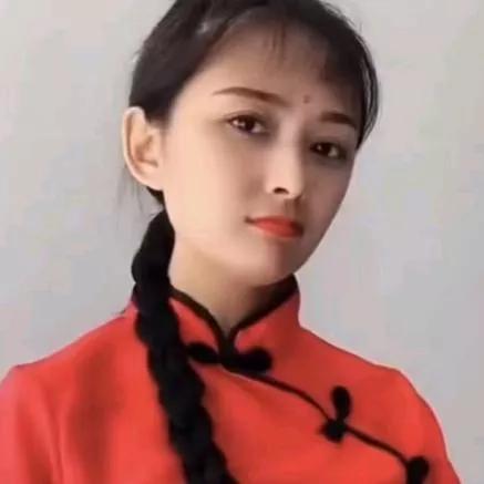 传统与现代的碰撞，红色旗袍的惊艳之美。江南风旗袍照 颜色鲜艳的旗袍 紫色旗袍 玫