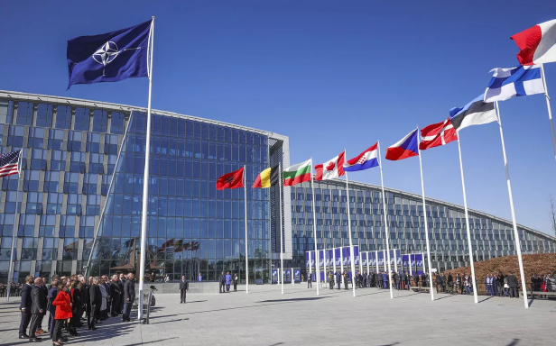 据外媒报道，北约内部一些外交官对部分成员国援乌不力感到越来越不满。有匿名外交官表