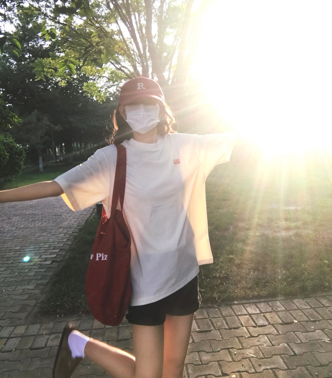 简短文案丨日常小确幸🥳朋友圈文案①՞ᯅ̈՞这周主要任务：避暑🌴✌︎②🍜₊⋆