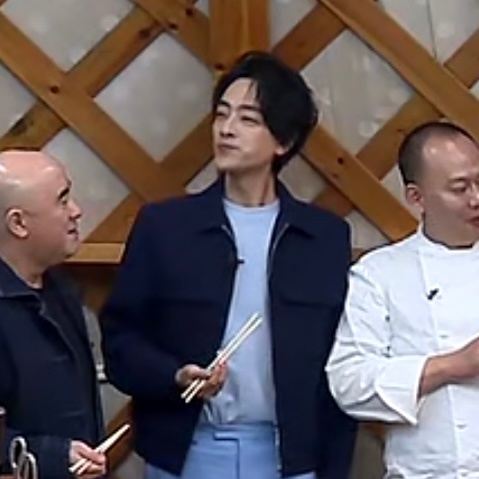 郑云龙 友邦保险梦想大使郑云龙 寻味草原邦扶振兴 真给孩子吃美了 