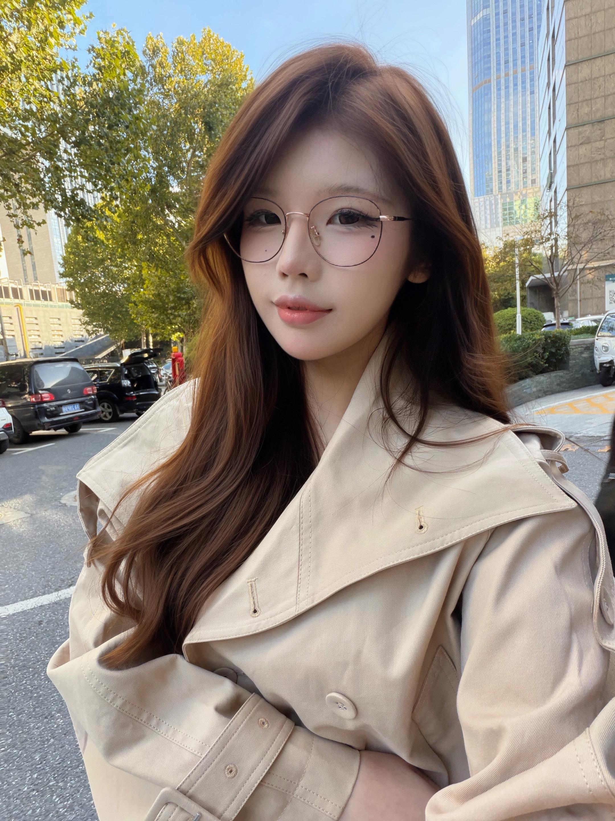 当我出个差回到南京 穿上风衣。我的身体告诉我：凛冬将至