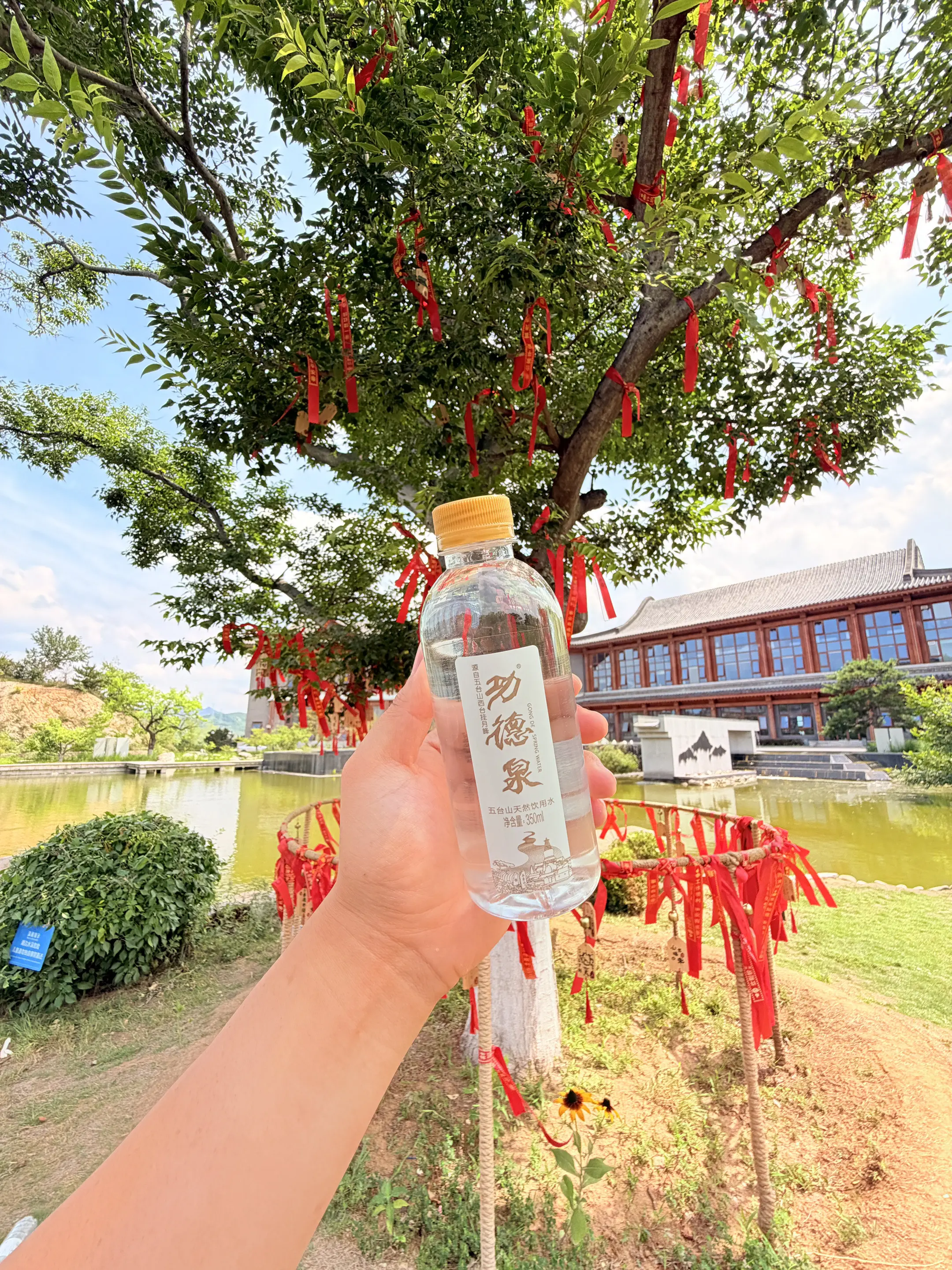 五台山是一个神圣的地方， 那么八功德泉水也是一个神圣的山泉水。🔥