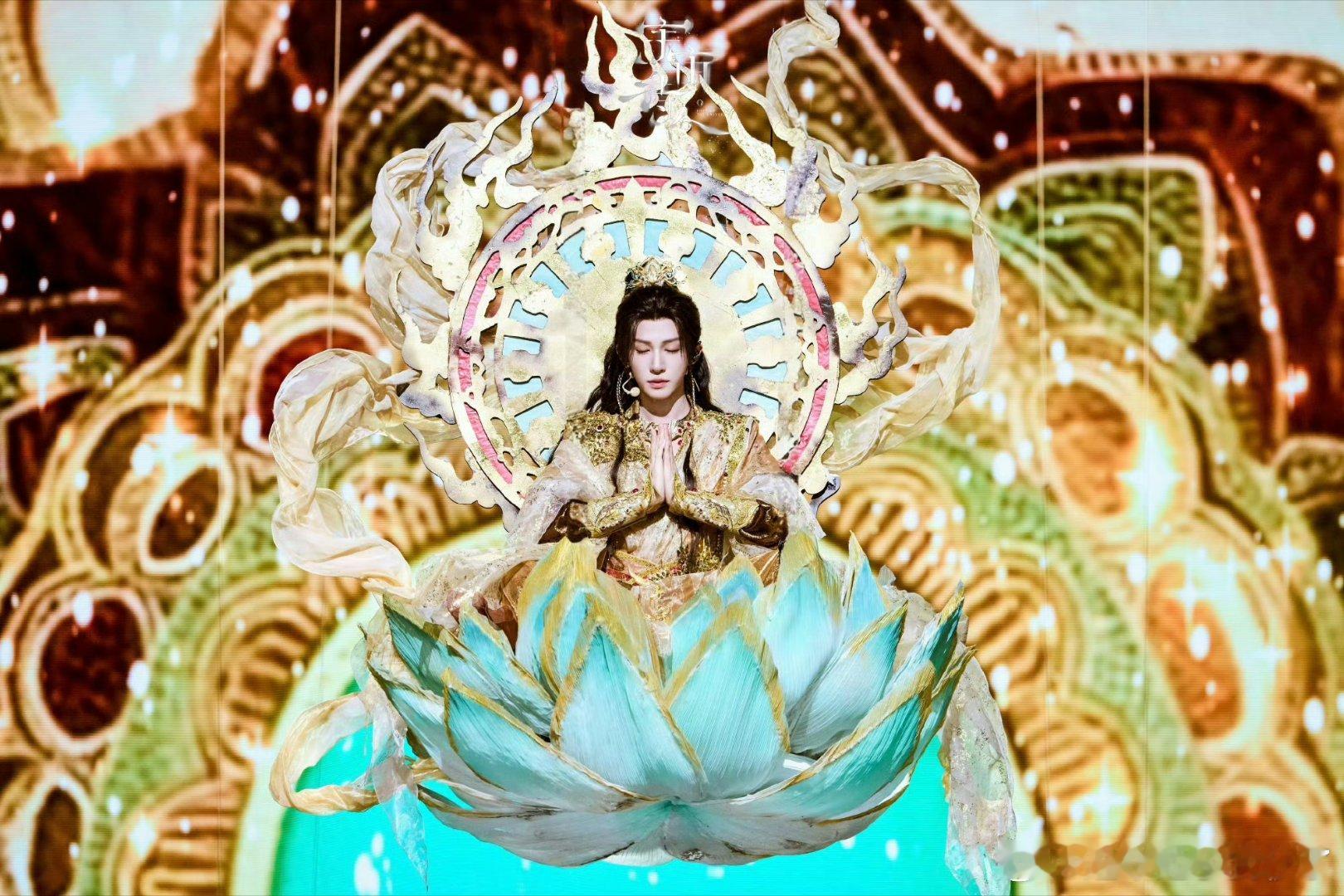 刘宇曝自己去年有三百多个舞台杜华羡慕刘宇接的工作多一年三百多个舞台，每场都是不同